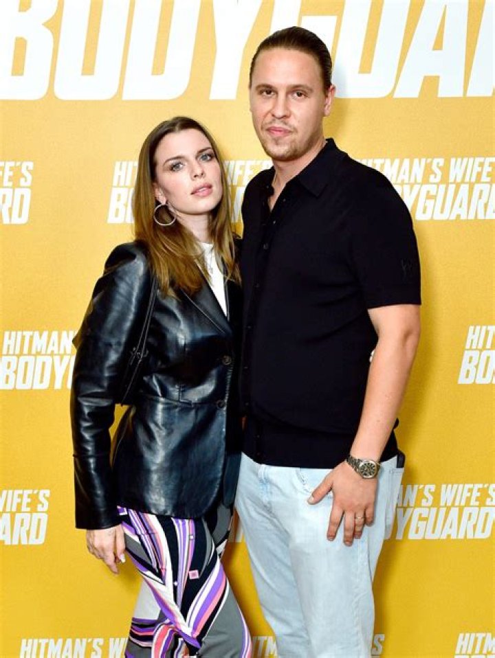 10 Interesting Facts on Julia Fox’s Pilot Husband Peter Artemiev