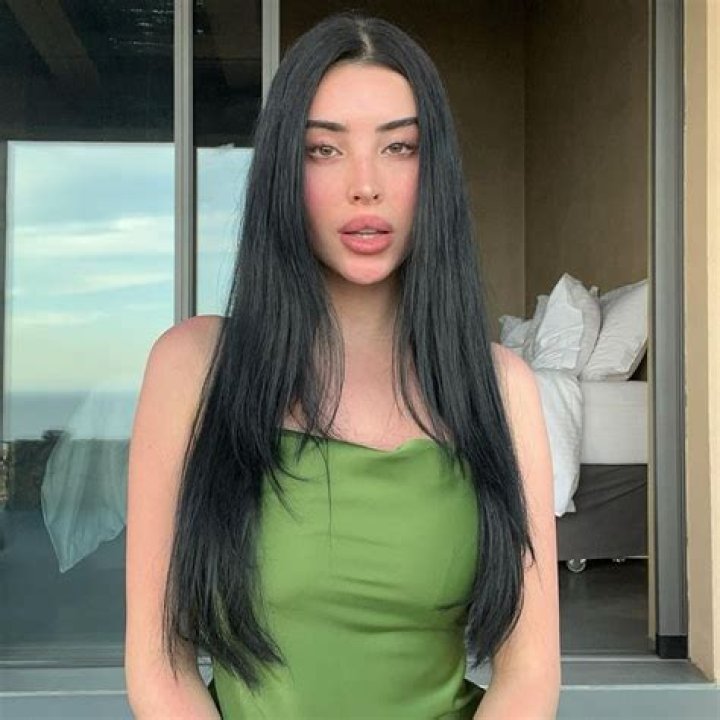 Aaliyah (Singer) Wiki, Bio, Age, Height, Weight, Death Cause, Husband, Net Worth, Facts
