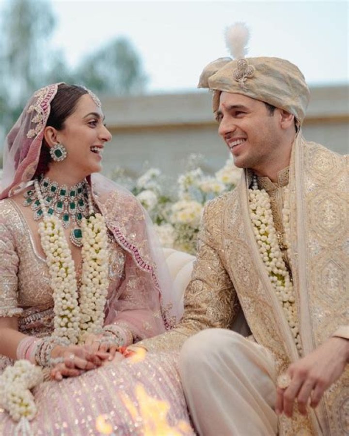 
Alexis Maloney And Hunter Parr Tie The Knot In A Dreamy Floral-Themed Ceremony 
