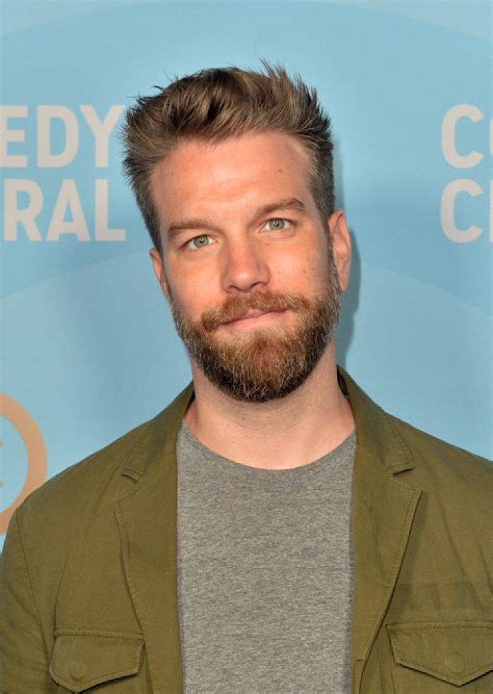 Anthony Jeselnik’s Net Worth, Age, Height, Weight, Girlfriend, Dating, Bio-Wiki