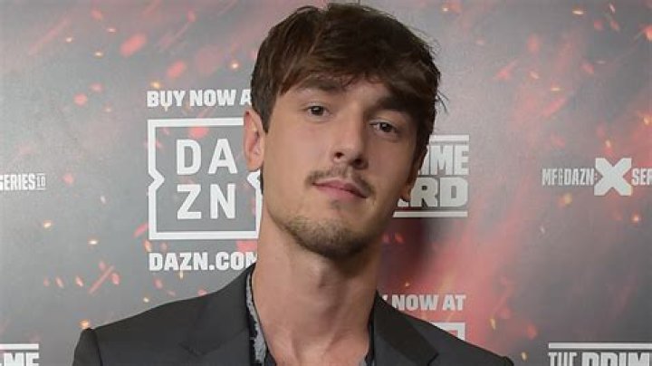 Bryce Hall responds to ‘leaked’ butt pictures of himself