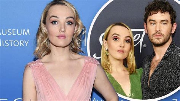 Chloe Fineman Bio, Wiki , Age, Height, Husband, Family, Salary and Net Worth