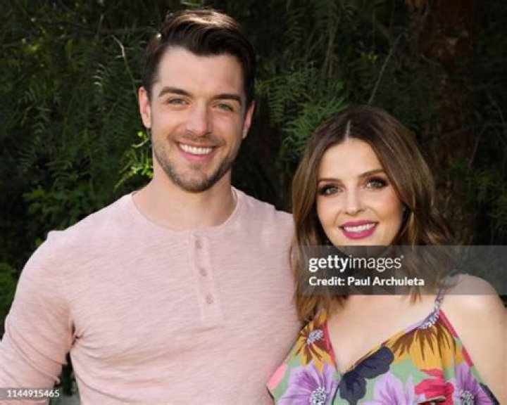 Dan Jeannotte Biography, Wiki, Age, Family, Wife, Son, The Bold Type and Net Worth.