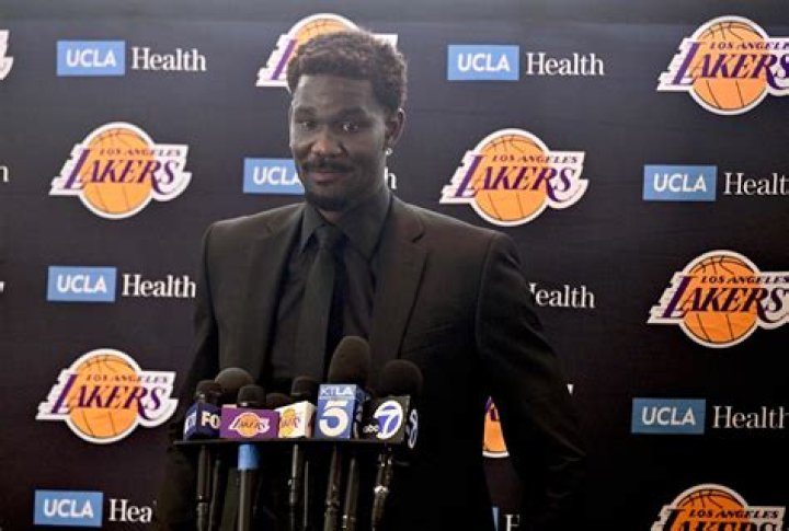 Deandre Ayton Age, Wikipedia, Biography, Children, Salary, Net Worth, Parents.