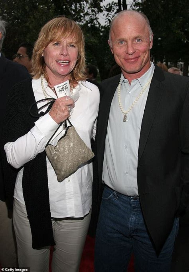 Ed Harris: Wife, net worth, tattoos, smoking & body facts