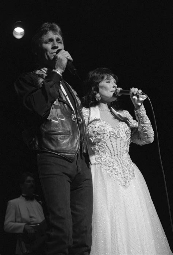 Ernest Ray Lynn Wiki, Bio, Age, (Loretta Lynn’s Son), Wife, Songs and Net Worth