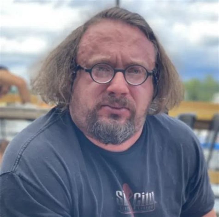 Geoff Bainbridge Hyde Height, Weight, Net Worth, Age, Birthday, Wikipedia, Who, Instagram, Biography