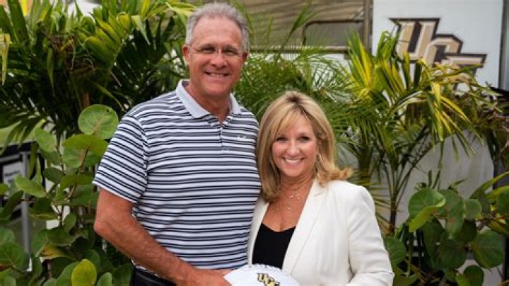 Gus Malzahn Wife Kristi Malzahn – Salary, Net Worth, Age, Height & Children