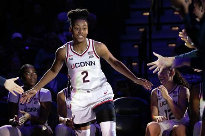 How Old Is Caroline Ducharme Age Wikipedia & Parents Details Of Basketball Player