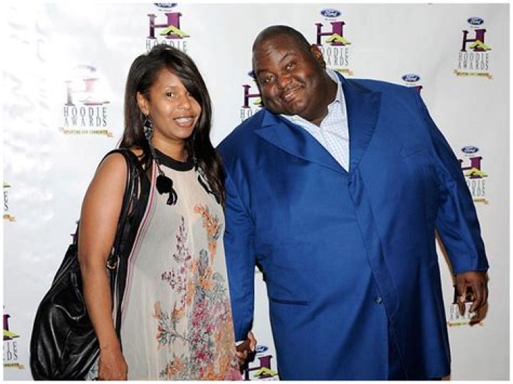 How Old Is Lavell Crawford Sister Elonda Goodwin? Explore The Age Gap Between Them
