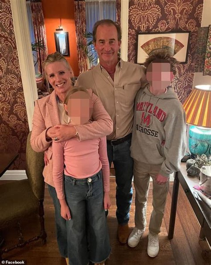 
Is Brandon Philips Married to Wife? Or Dating a Girlfriend? Kids. 
