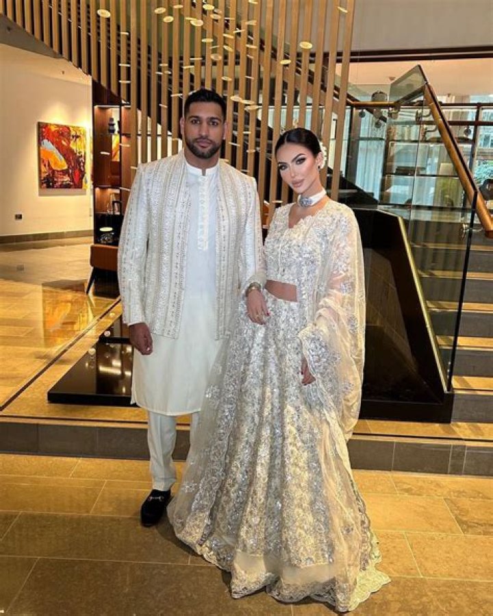Is Faryal Makhdoom Shia? Dr Amir Khan Wife No Makeup Pictures