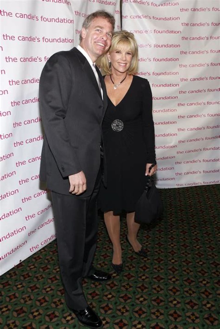 Joan Lunden: Husband, net worth, tattoos, smoking & body measurements