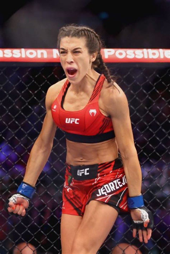 Joanna Jedrzejczyk (Martial Artist) Wiki, Bio, Height, Weight, Measurements, Fiancé, Net Worth, Facts