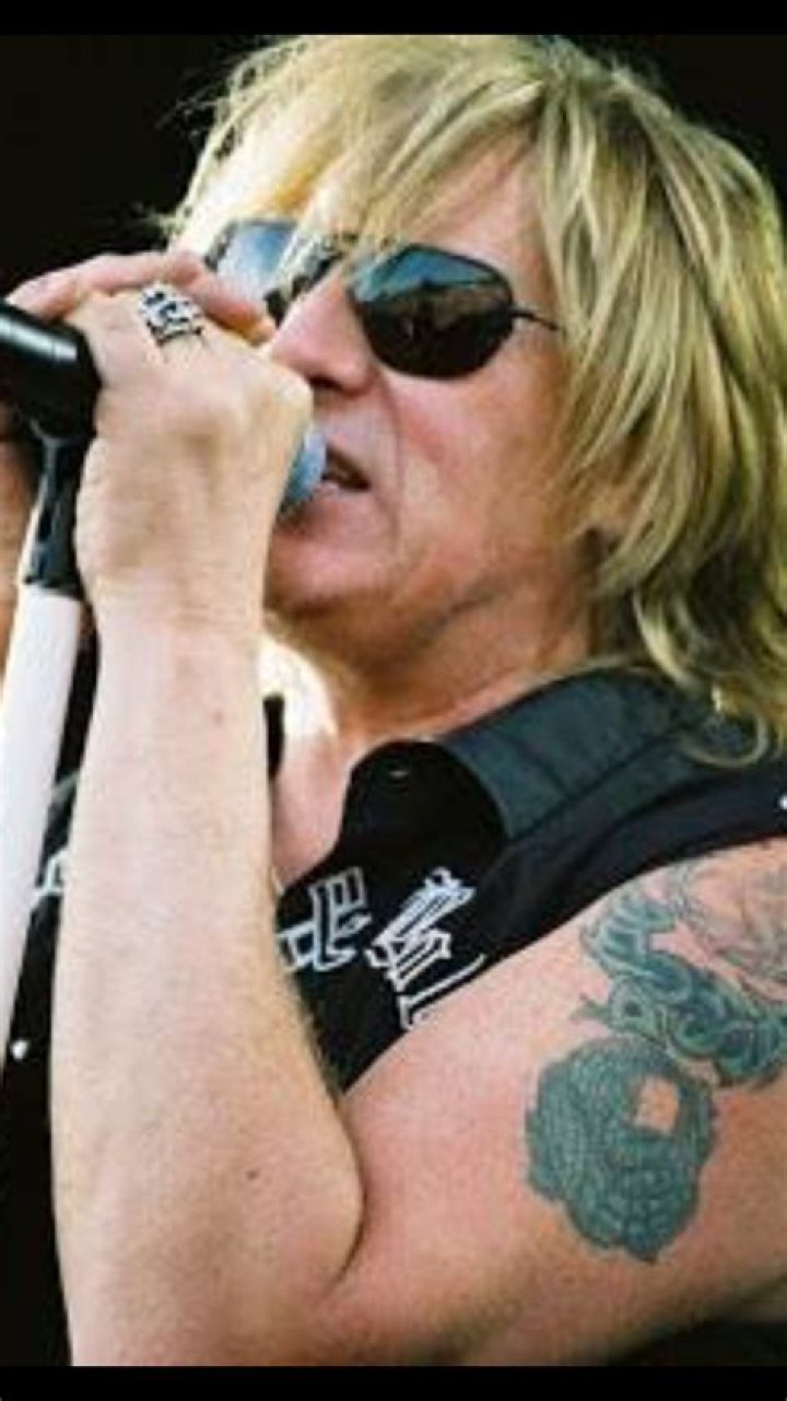 Jorge Valdes: Wife, net worth, tattoos, smoking & body facts