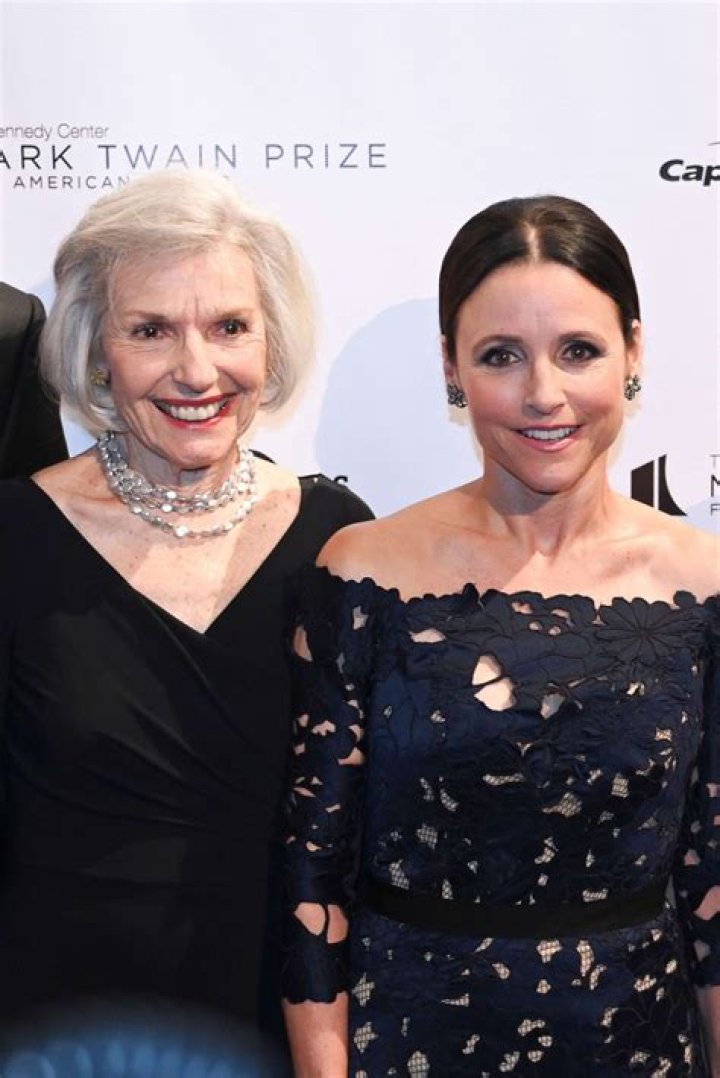 Julia Louis-Deryfus Net Worth: Career & Lifestyle