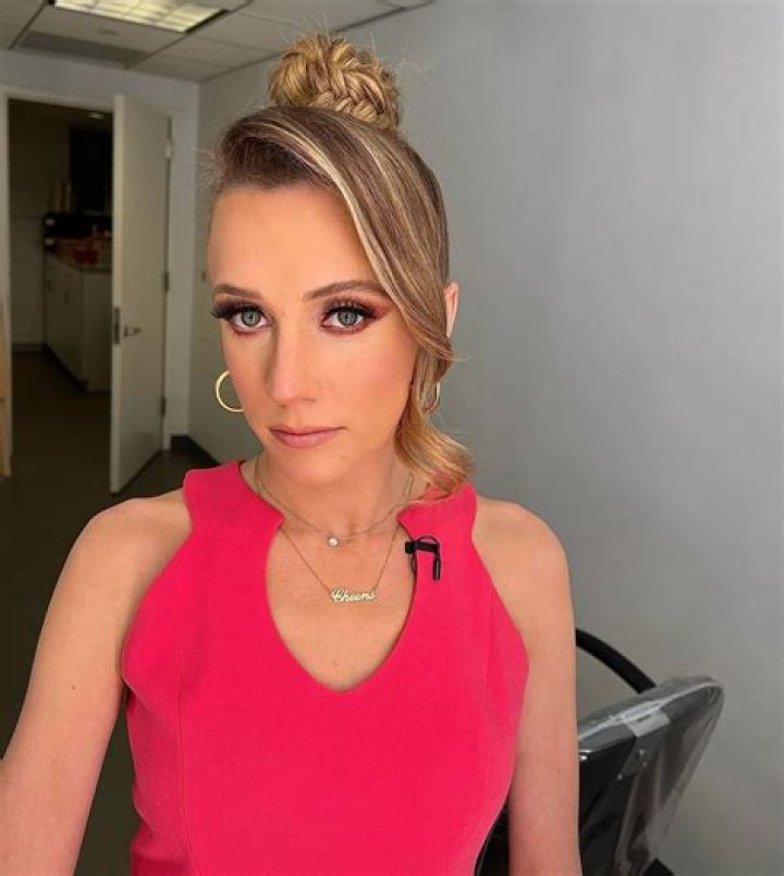 Kat Timpf Bio; Age, Height, Family, Education, No Makeup, House, Instagram