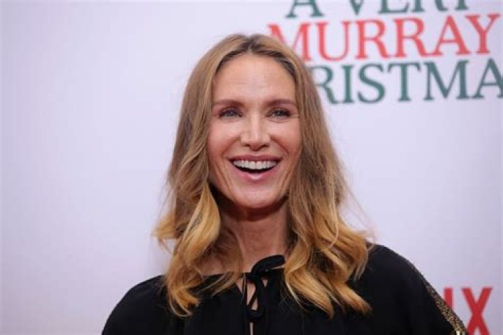 Kelly Lynch Net Worth
