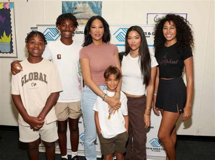 Meet Alvin Kamara Father On Instagram: Where Are His Parents From?