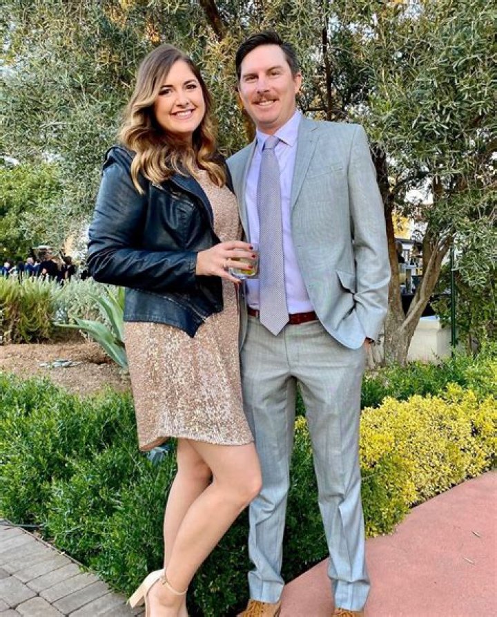 Meet Joel Dahmen Wife Lona Skutt On Instagram- Explore Her Career