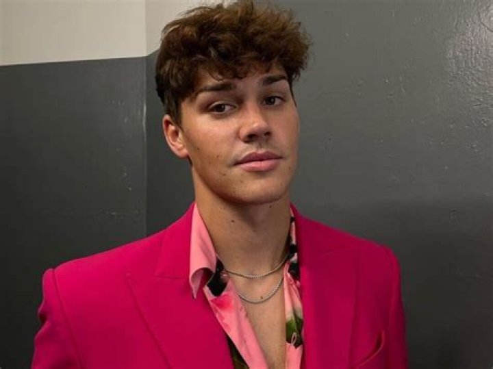 Noah Beck (TikTok Star) Wiki, Biography, Age, Height, Weight, Girlfriend, Family, Career, Net Worth, Facts
