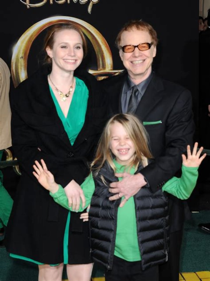 Oliver Elfman Bio, Wiki, Age, Height, Parents, Siblings, Girlfriend, and Net Worth
