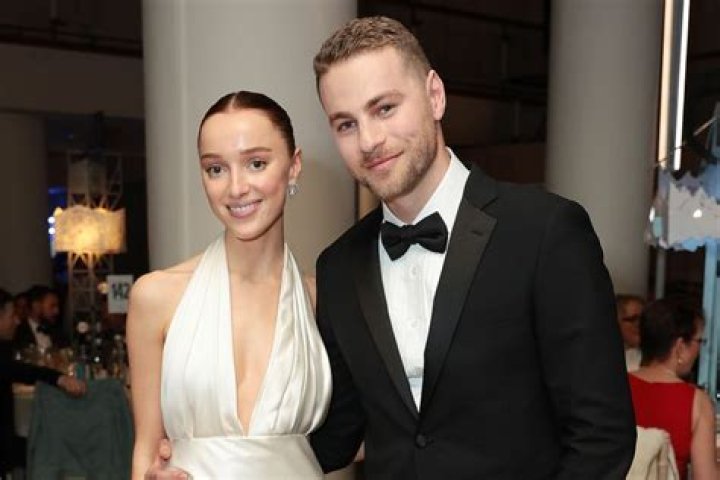 Phoebe Dynevor Height, Age, Net Worth, Boyfriend & Career
