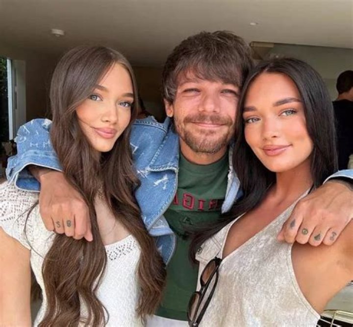 Phoebe Tomlinson-Net Worth, Bio, Age, Boyfriend, Height, Career
