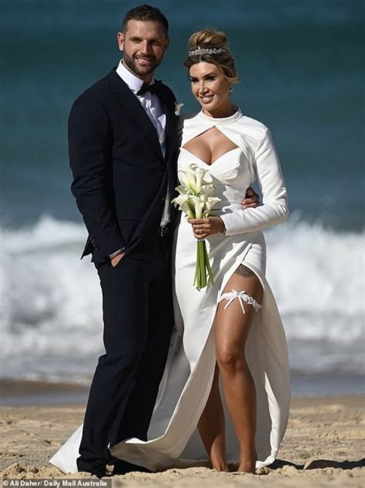 Regan Grimes Height Weight – His Age Girlfriend – Is He Still Married?