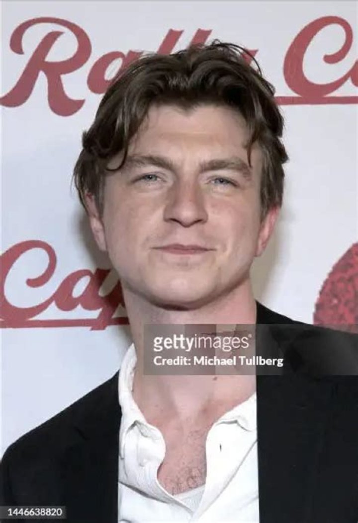 Rowen Kahn Wikipedia, Age, Height, Girlfriend, Instagram