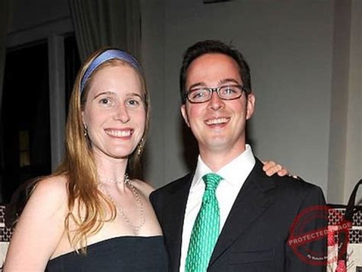 Sarah Goldberg Bio, Wiki, Age, Height, Family, Husband, Movies and Net Worth.