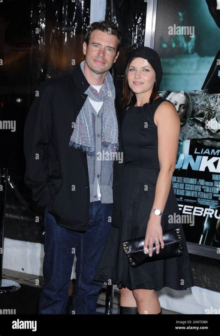 Scott Foley: Wife, net worth, tattoos, smoking & body facts