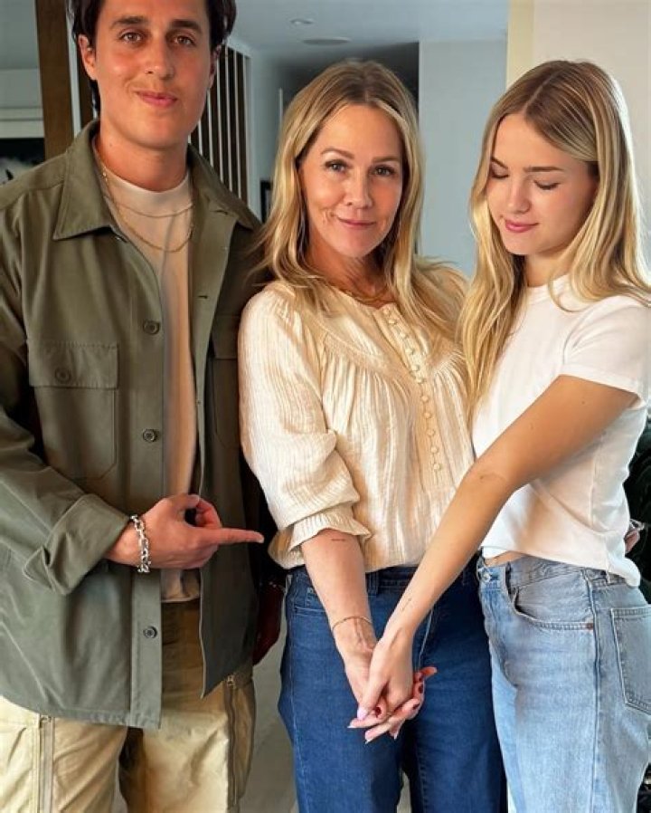 What does Jennie Garth’s tattoo say?