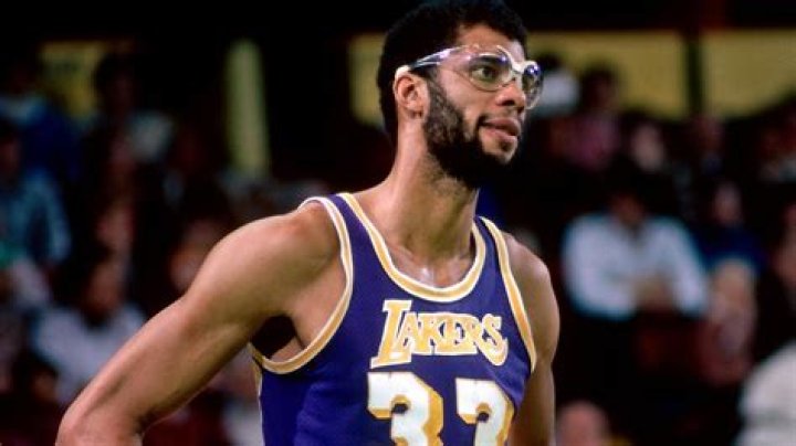 Where is Abdul-Jabbar now? Did Kareem Abdul Jabbar grow up poor? How many 3s did Kareem Abdul Jabbar? Why did Kareem wear goggles?