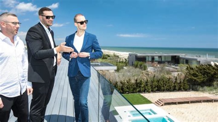 Who Is Kenny Arias On Selling the Hamptons? Real Estate Professional Put To Test At Hamptons-based Nest Seekers