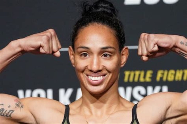 Who Is Taila Santos? Facts To Know About UFC Fighter